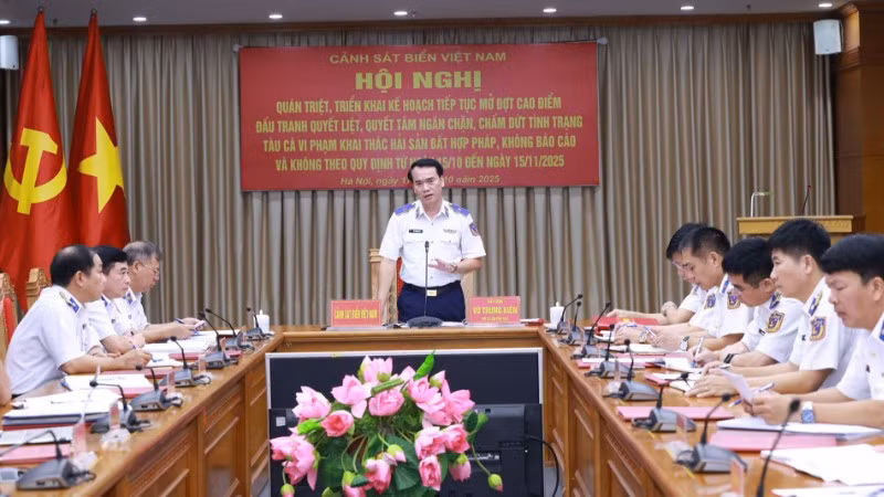 Thiếu tướng Vũ Trung Kiên, Phó Tư lệnh Pháp luật Cảnh sát biển Việt Nam chủ trì hội nghị.