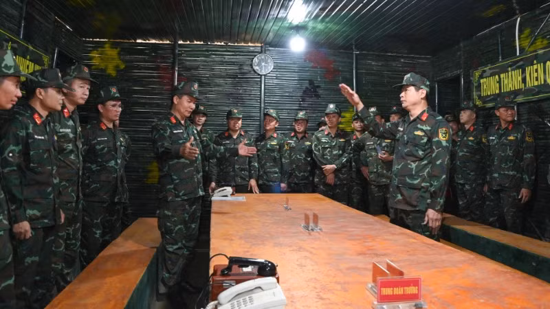 Các đơn vị tham quan hệ thống công sự.