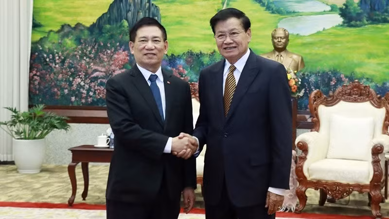 Phó Thủ tướng Hồ Đức Phớc hội kiến Tổng Bí thư, Chủ tịch nước Lào Thongloun Sisoulith. (Ảnh: DUY TOÀN)
