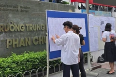 [Video] Sáng 6/6, hơn 103.000 thí sinh tại Hà Nội làm thủ tục dự thi lớp 10