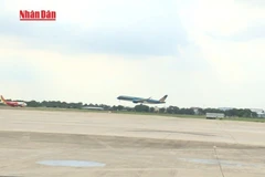 [Video] Một số sân bay trong vùng ảnh hưởng bão tạm ngừng tiếp thu tàu bay 