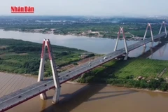 [Video] Hà Nội điều chỉnh tổ chức giao thông trên cầu Nhật Tân và đường dẫn lên cầu