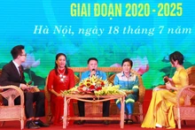 Các điển hình tiên tiến giao lưu, chia sẻ kinh nghiệm.