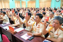 Các đại biểu biểu quyết tại Đại hội.