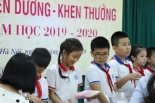 Cần tránh lạm dụng giấy khen trong khen thưởng cho học sinh (Ảnh minh hoạ)