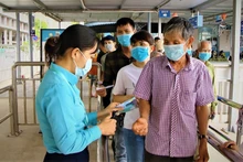 Ảnh: Du khách đến Hạ Long - Quảng Ninh tăng trong dịp nghỉ lễ 30-4 và 1-5.