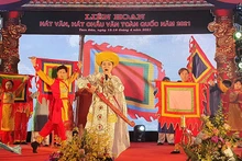 Các nghệ nhân, diễn viên tỉnh Vĩnh Phúc trình diễn giá Chúa bà đệ nhất Tây Thiên.