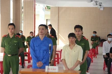 Hai bị cáo Đặng Thái Long và Bùi Thị Thủy tại phiên tòa.