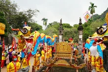 Múa rồng ở đền vua Đinh Tiên Hoàng trong Lễ hội Hoa Lư.
