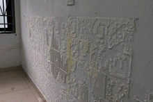 Phần tường trong căn phòng được Quý cải tạo để lắp cách âm, loa với mục đích sử dụng và mua bán ma túy.
