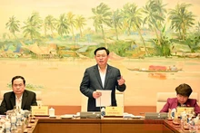 Chủ tịch Quốc hội Vương Đình Huệ phát biểu ý kiến tại buổi làm việc với Ủy ban Về các vấn đề xã hội. Ảnh Duy Linh