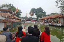 Biểu diễn rối nước tại phường rối Đào Thục, huyện Đông Anh.