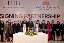 VNA và IHG ký thỏa thuận hợp tác. (Ảnh: VNA cung cấp)