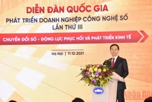 Bộ trưởng Thông tin và Truyền thông Nguyễn Mạnh Hùng phát biểu tại Diễn đàn. (Ảnh: TRẦN HẢI)