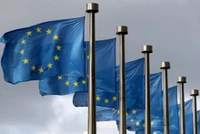 Lá cờ chung của Liên minh châu Âu (EU) tung bay trước trụ sở Ủy ban châu Âu tại Brussels, Bỉ, 2/10/2019. (Ảnh: Reuters)