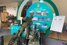 Robot trinh sát phóng xạ và hóa học RBH-18 thuộc Binh chủng Hóa học, đã tham gia diễn tập huấn luyện, ứng phó sự cố phóng xạ hóa học về môi trường.
