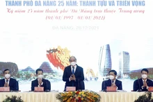 Chủ tịch nước Nguyễn Xuân Phúc dự tọa đàm. (Ảnh: Thống Nhất/TTXVN)