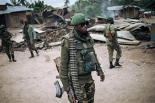 Binh sĩ Cộng hòa Dân chủ Congo tuần tra sau một vụ tấn công. (Ảnh: AFP/TTXVN)