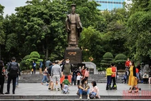Người dân nên hạn chế tụ tập để phòng, chống dịch Covid-19. (Ảnh: THÀNH ĐẠT)