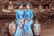 Bộ sưu tập áo dài của hoa hậu Ngọc Hân khai thác các họa tiết trang trí trong kiến trúc, mỹ thuật cổ Huế và hình ảnh nhã nhạc cung đình. (Ảnh: Ngọc Hân cung cấp)
