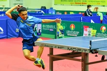 Tay vợt 19 tuổi Đinh Anh Hoàng là vận động viên thuộc biên chế của Câu lạc bộ Hà Nội T&T, sinh ra ở Đắk Lắk.