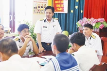 Buổi sinh hoạt chính trị của các chiến sĩ Nhà giàn DK1/16.