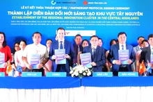 Đại diện Ủy ban nhân dân 5 tỉnh Tây Nguyên và CRISO ký kết thỏa thuận hợp tác thành lập Diễn đàn đổi mới sáng tạo khu vực Tây Nguyên.