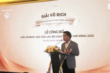 Chủ tịch Hội Golf thành phố Hà Nội Nguyễn Tô Ninh phát biểu mở đầu buổi họp báo. (Ảnh: HUY LINH)