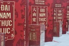 Bộ sách sử "Đại nam thực lục" - 10 tập.