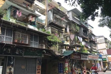 Chung cư cũ trên địa bàn thành phố Hà Nội. (Ảnh: NGỌC ANH)