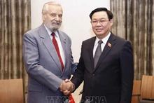 Chủ tịch Quốc hội Vương Đình Huệ và Chủ tịch Hội Hữu nghị Hungrary-Việt Nam Botz László. (Ảnh: DOÃN TẤN/TTXVN)