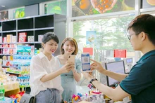 Doanh nghiệp khởi nghiệp VNLife là đơn vị vận hành mạng lưới thanh toán không dùng tiền mặt VNPAY-QR. Trong ảnh: VNPAY-QR được nhiều khách hàng sử dụng. Ảnh: VŨ QUANG