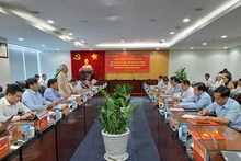 GS.TS Tạ Ngọc Tấn, Phó Chủ tịch Thường trực Hội đồng Lý luận Trung ương phát biểu ý kiến tại buổi tọa đàm.