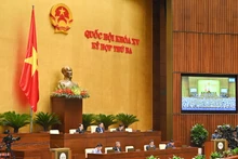Quốc hội thảo luận ở hội trường về dự thảo Luật Khám bệnh, chữa bệnh (sửa đổi), sáng 13/6. (Ảnh: LINH KHOA)