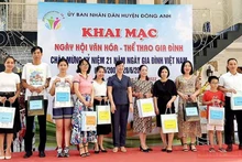 Hà Nội tổ chức nhiều hoạt động để tăng cường gắn kết gia đình, lấy xây để chống bạo lực gia đình.