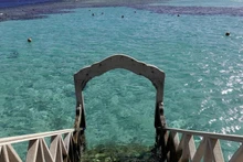 Khách du lịch lặn biển gần bãi biển thuộc khu nghỉ mát Sahl Hasheesh trên Biển Đỏ, Hurghada, Ai Cập, ngày 8/1/2020. (Ảnh: REUTERS)