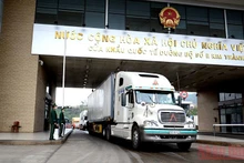 Hoạt động xuất, nhập khẩu hàng hóa ở Cửa khẩu Kim Thành (Lào Cai, Việt Nam)-Bắc Sơn (Trung Quốc).