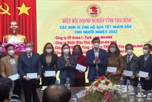 Hiệp hội Doanh nghiệp tỉnh Thái Bình trao hơn 1.000 suất quà Tết, tổng giá trị gần 500 triệu đồng cho 17 đơn vị trên địa bàn.
