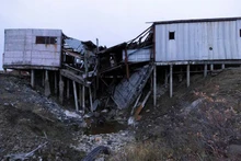 Một tòa nhà công nghiệp ở Cộng hòa Sakha (Yakutia), LB Nga bị phá hủy khi lớp băng vĩnh cửu dưới móng tòa nhà tan chảy. (Ảnh: Reuters)