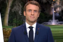 Tổng thống Pháp Emmanuel Macron phát biểu chúc mừng năm mới trên truyền hình Pháp, tối 31/12. (Ảnh: BFMTV)