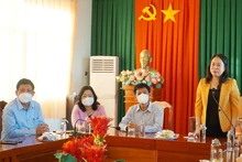 Phó Chủ tịch nước phát biểu với lãnh đạo Tỉnh ủy Sóc Trăng.