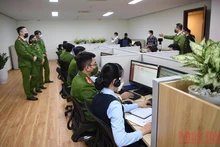 Tổng đài hỗ trợ căn cước công dân và quản lý dân cư tại C06, Bộ Công an (Ảnh: Lê Tú)