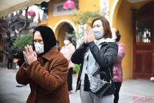 Người Hà Nội đi lễ cầu an ngày rằm tháng Giêng