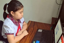 Học sinh trường Nguyễn Thị Minh Khai, TP Gia Nghĩa, Đắk Nông học trực tuyến tại nhà.