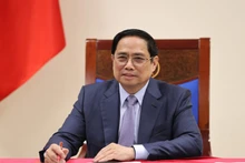 Thủ tướng đề nghị Chủ tịch, Giám đốc điều hành Pfizer quan tâm thúc đẩy càng sớm càng tốt việc cung ứng 22 triệu liều vaccine dành cho trẻ em từ 5 đến dưới 12 tuổi tại Việt Nam ngay trong những ngày tới - Ảnh: VGP/Nhật Bắc