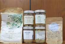 Các sản phẩm của Công ty TNHH Hai thành viên Lối sống mới bị Ban Quản lý An toàn thực phẩm Thành phố Hồ Chí Minh thu hồi. (Ảnh: TTXVN)