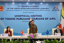 Phó Chủ tịch Thường trực Quốc hội, Trưởng Ban Tổ chức AIPA 41 Tòng Thị Phóng gửi lời chào nồng nhiệt tới các đại biểu tham dự Hội nghị.