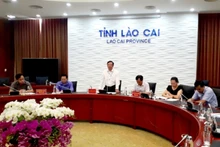 Ông Hoàng Chí Hiền, Chánh Văn phòng UBND tỉnh Lào Cai thông tin tại buổi họp báo.