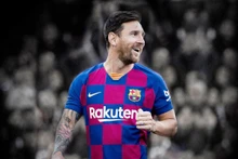 Lương cơ bản của Messi tại Barcelona cao hơn nhiều so với phần còn lại của đội bóng. (Ảnh: AP)