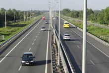 Hơn 150 nhà thầu xin tham gia ba dự án đầu tư công cao tốc bắc - nam